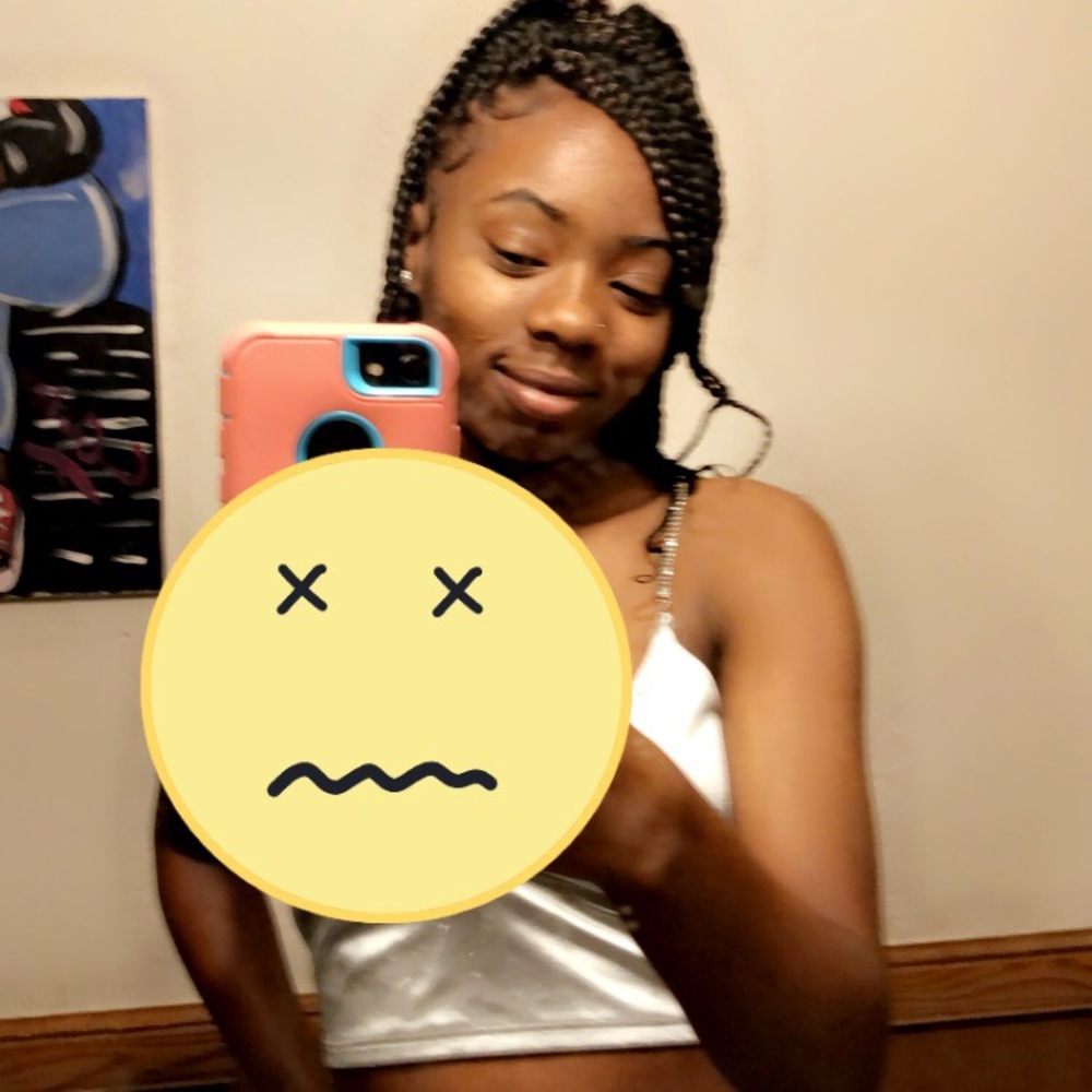 Meet your Posher, Nia